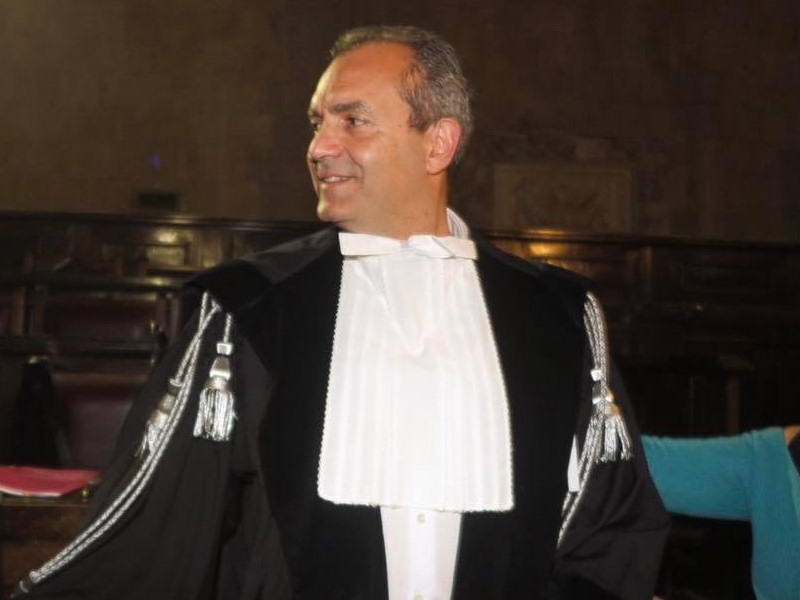 De Magistris: &quot;Continuerò a raccontare fatti affinché ad altri non accada di essere pugnalati a morte dallo Stato&quot;