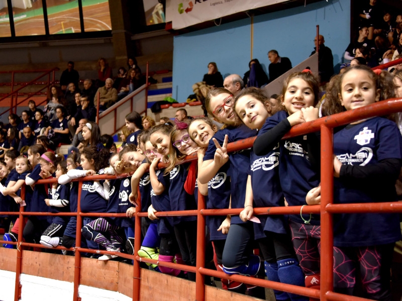Natale sottorete della Volley Cosenza. In campo gare di Volley S3