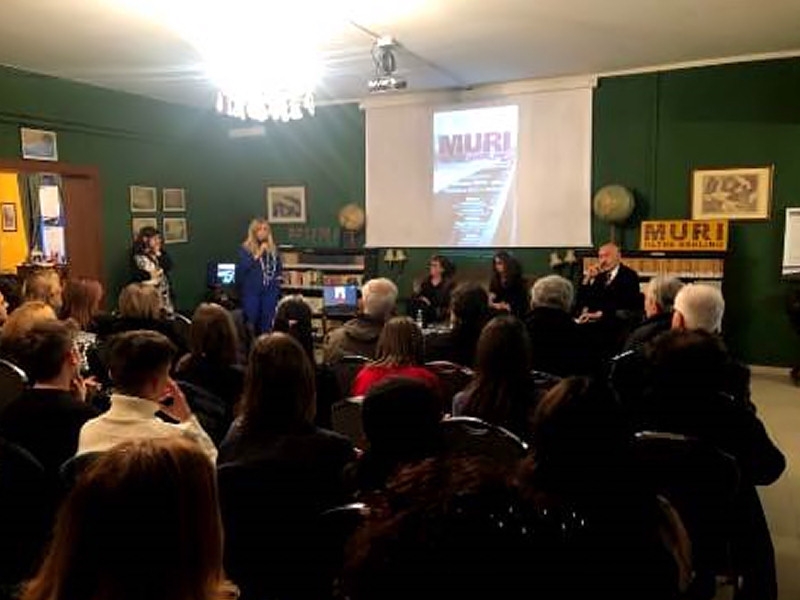Inaugurata presso la Biblioteca &#039;RODOTA&#039; del Liceo Classico Telesio di Cosenza la Mostra &#039;Muri oltre Berlino&#039;
